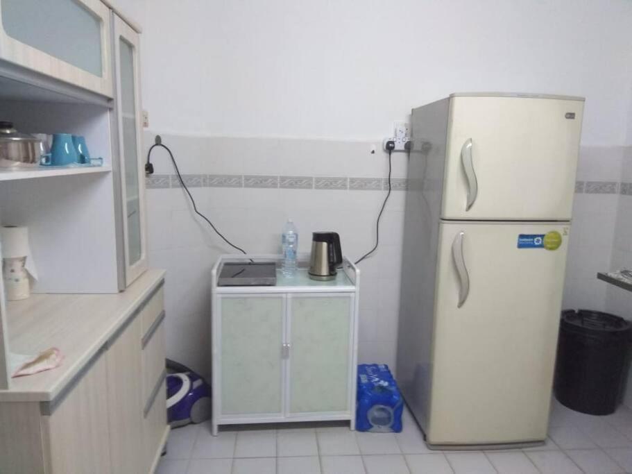3Rooms 10Pax Mc 5 Star Hotel Sofa&Bed Mrt Mcd Axiata Seri Kembangan Exterior foto